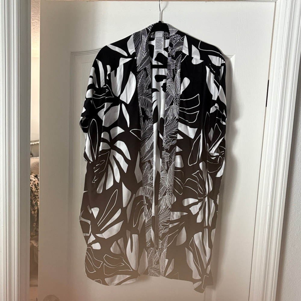 Chico’s Reversible Black & White Patterned Ruana size S/M